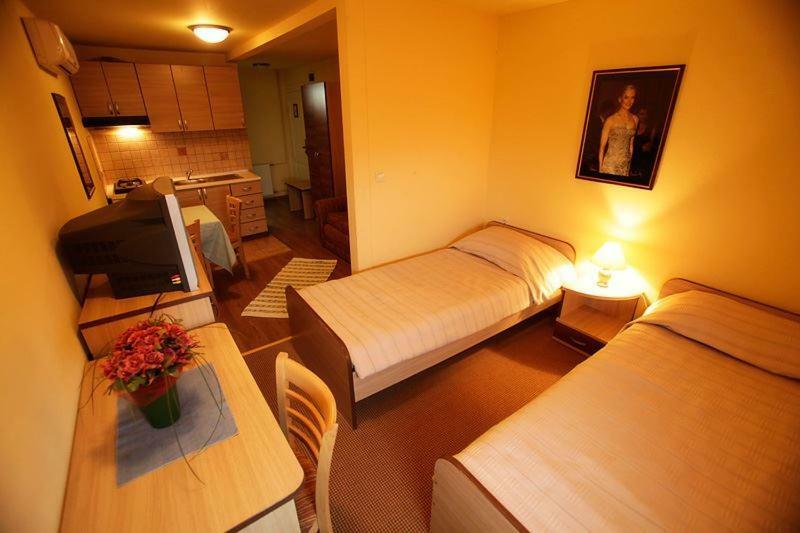 The Movie Resort Aparthotel Tribalj Eksteriør billede